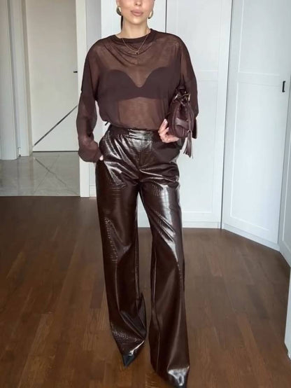 Minimalistische Perspectief T-shirt En Leren Broek Pak