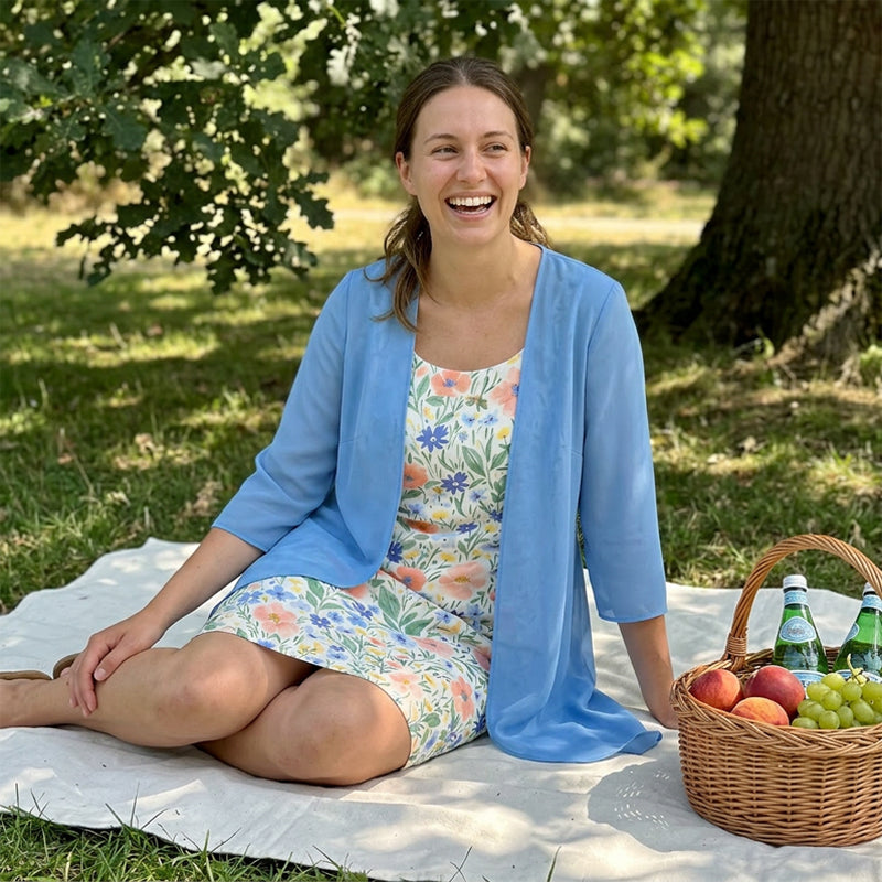 Elegante tweedelige set met een chiffonjurk en een vest voor dames