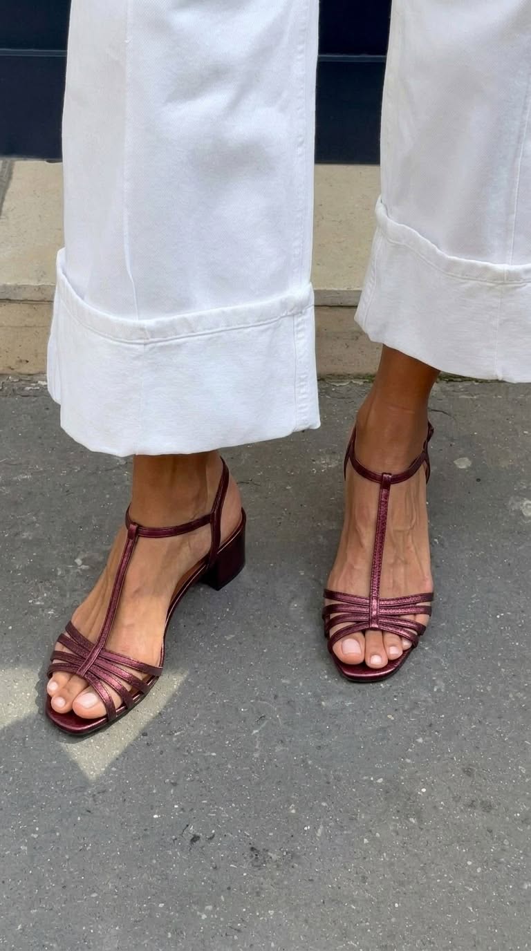 Allegra Gouden Sandalen met Vierkante Hak
