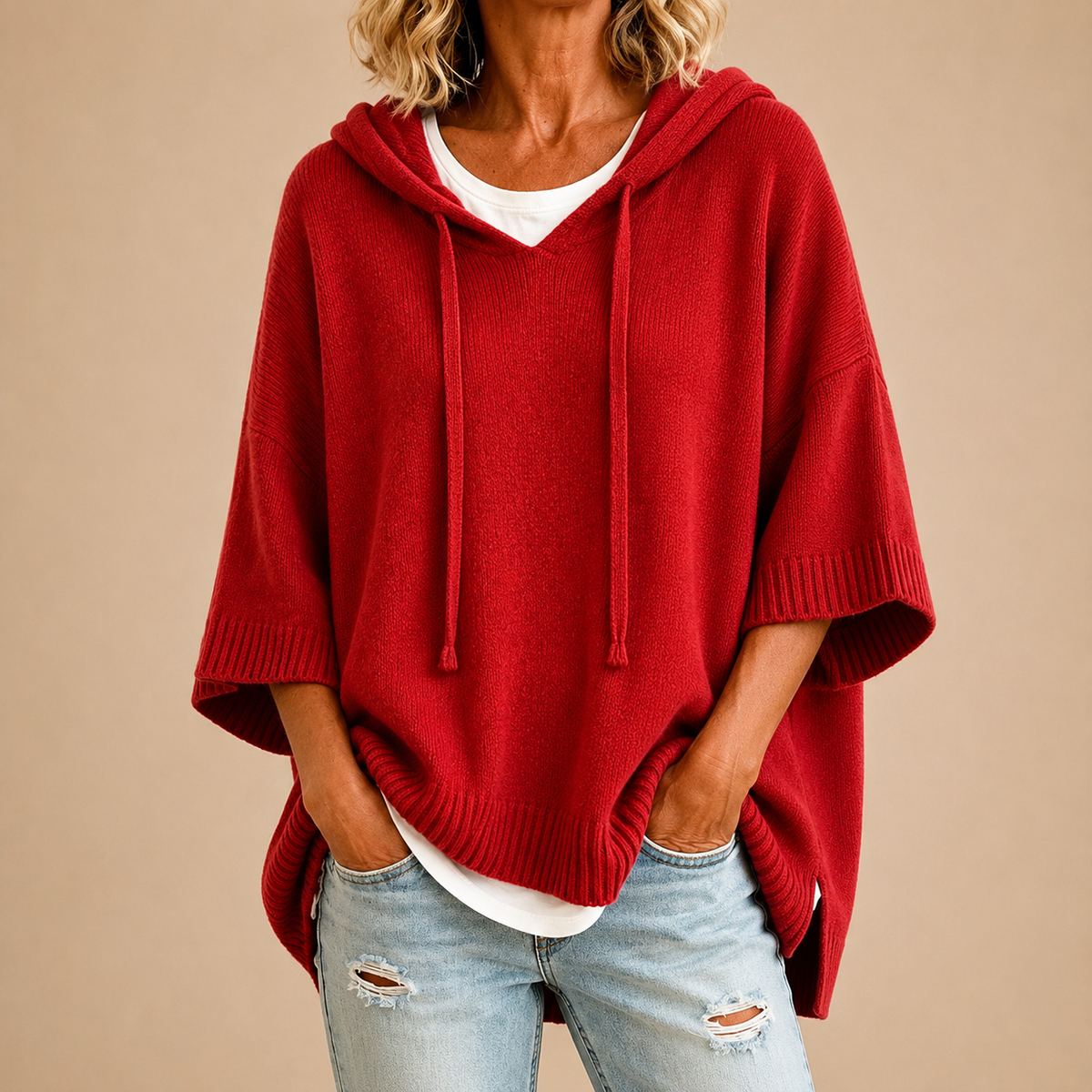 Oriana | Gebreide poncho met capuchon en driekwartmouwen