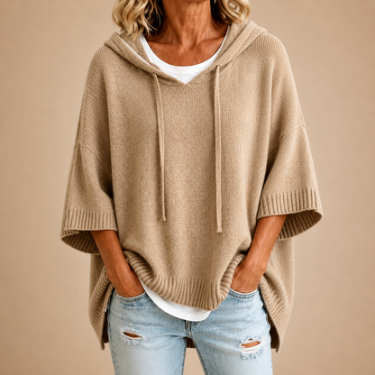 Oriana | Gebreide poncho met capuchon en driekwartmouwen