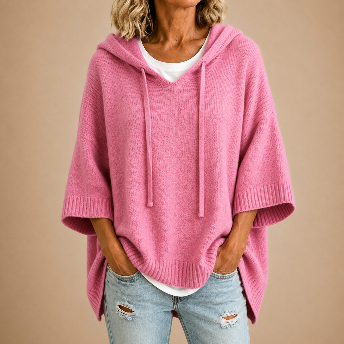 Oriana | Gebreide poncho met capuchon en driekwartmouwen