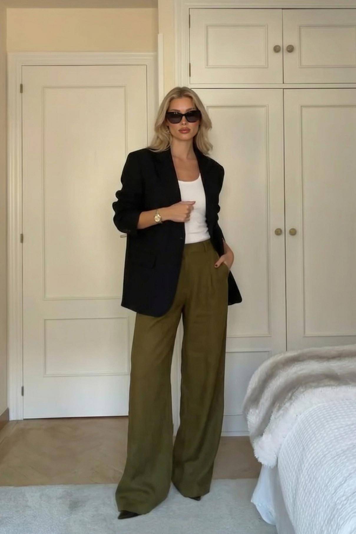 Minimalistische Blazer En Wijde Broek Pak