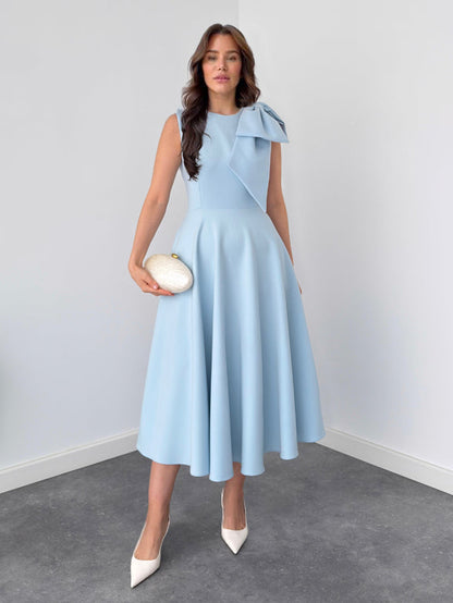 Elegante Mouwloze Midi-Jurk met Strikdetail in Slim-Fit