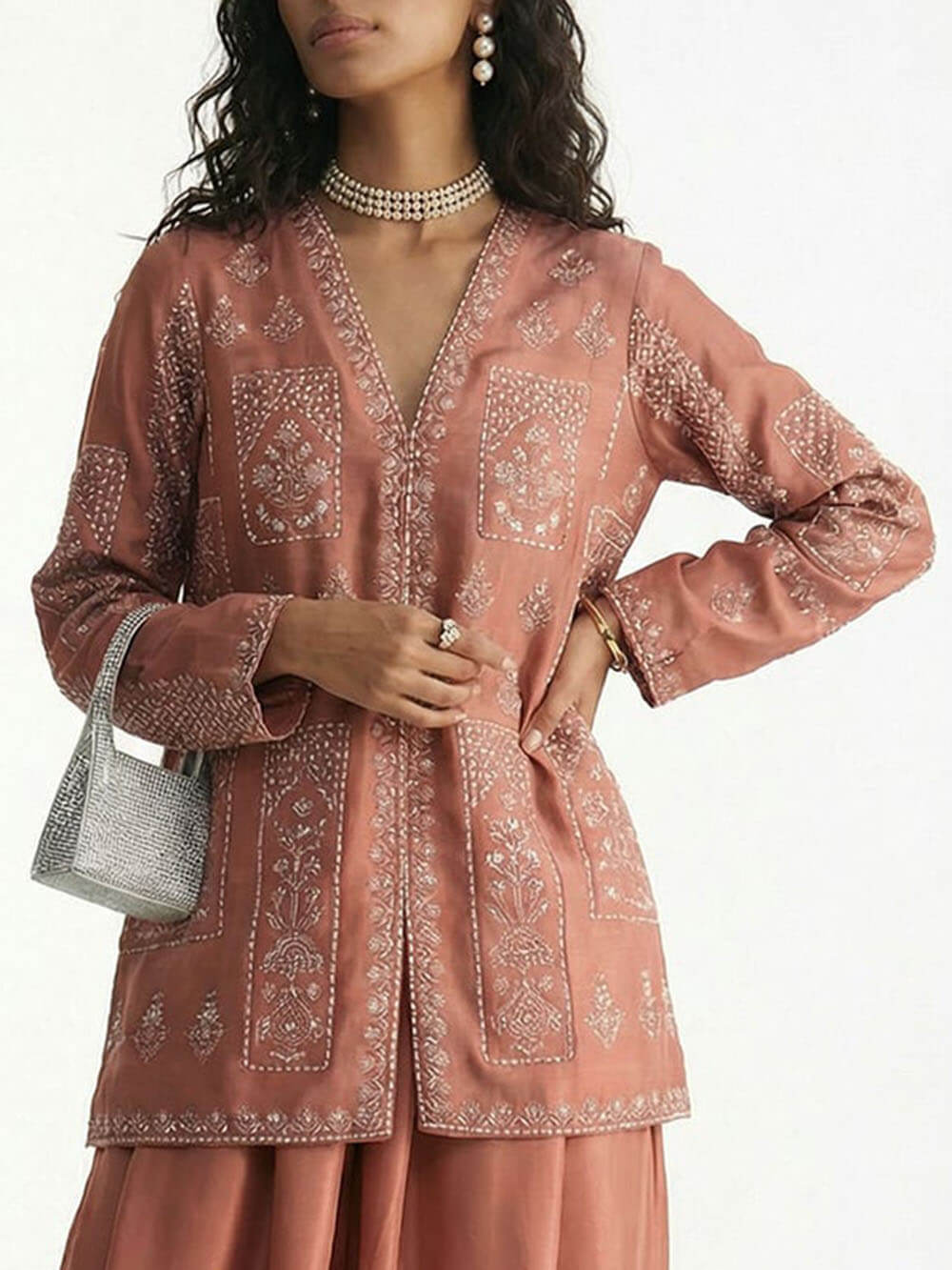 Exquise Geborduurde Bloemen Blouse En Elastische Taille Satijnen Tapered Lantern Broek Set