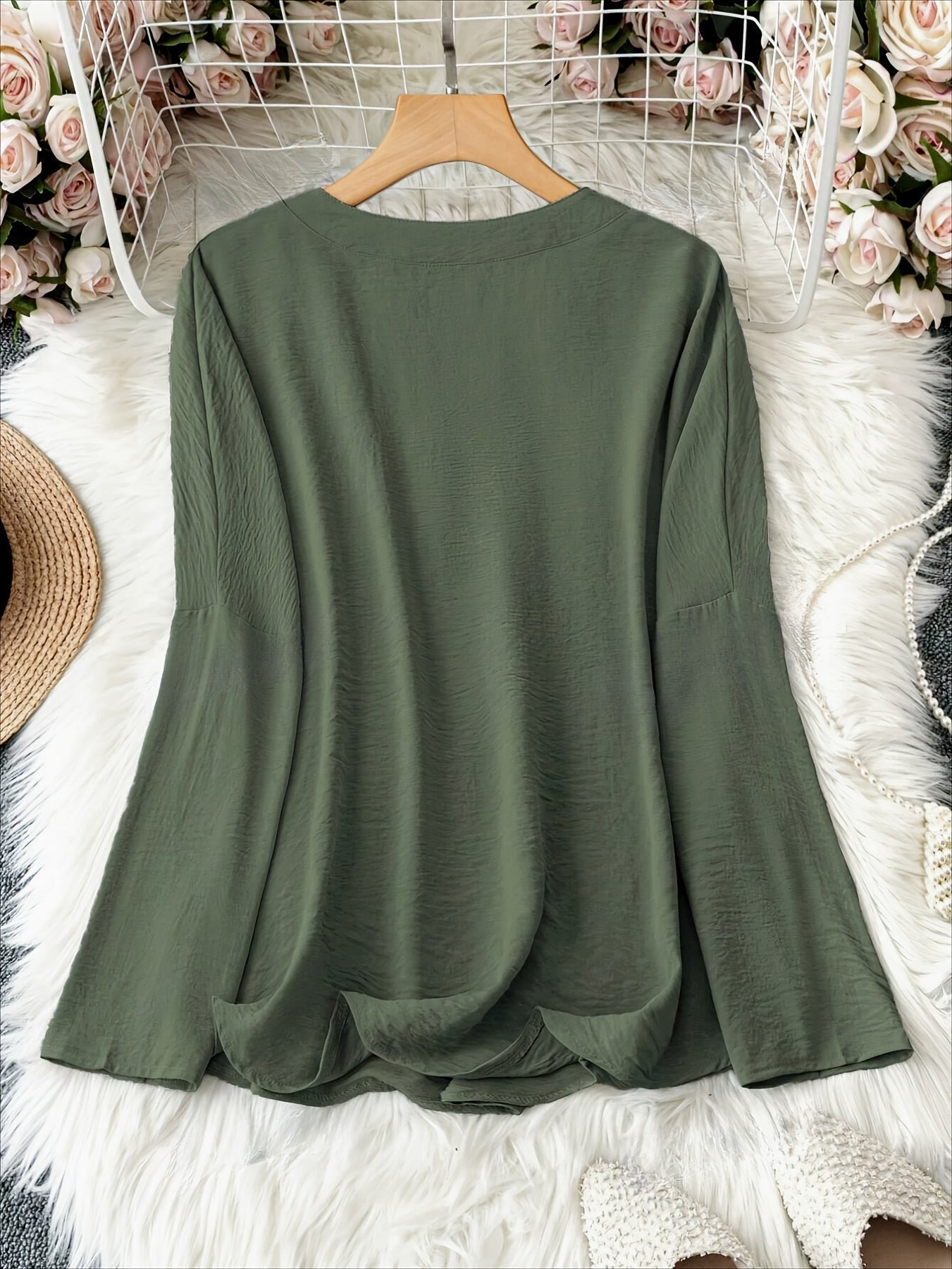 Geknopt Hals Blouse - V-Hals Ontwerp & Lange Mouwen Fit
