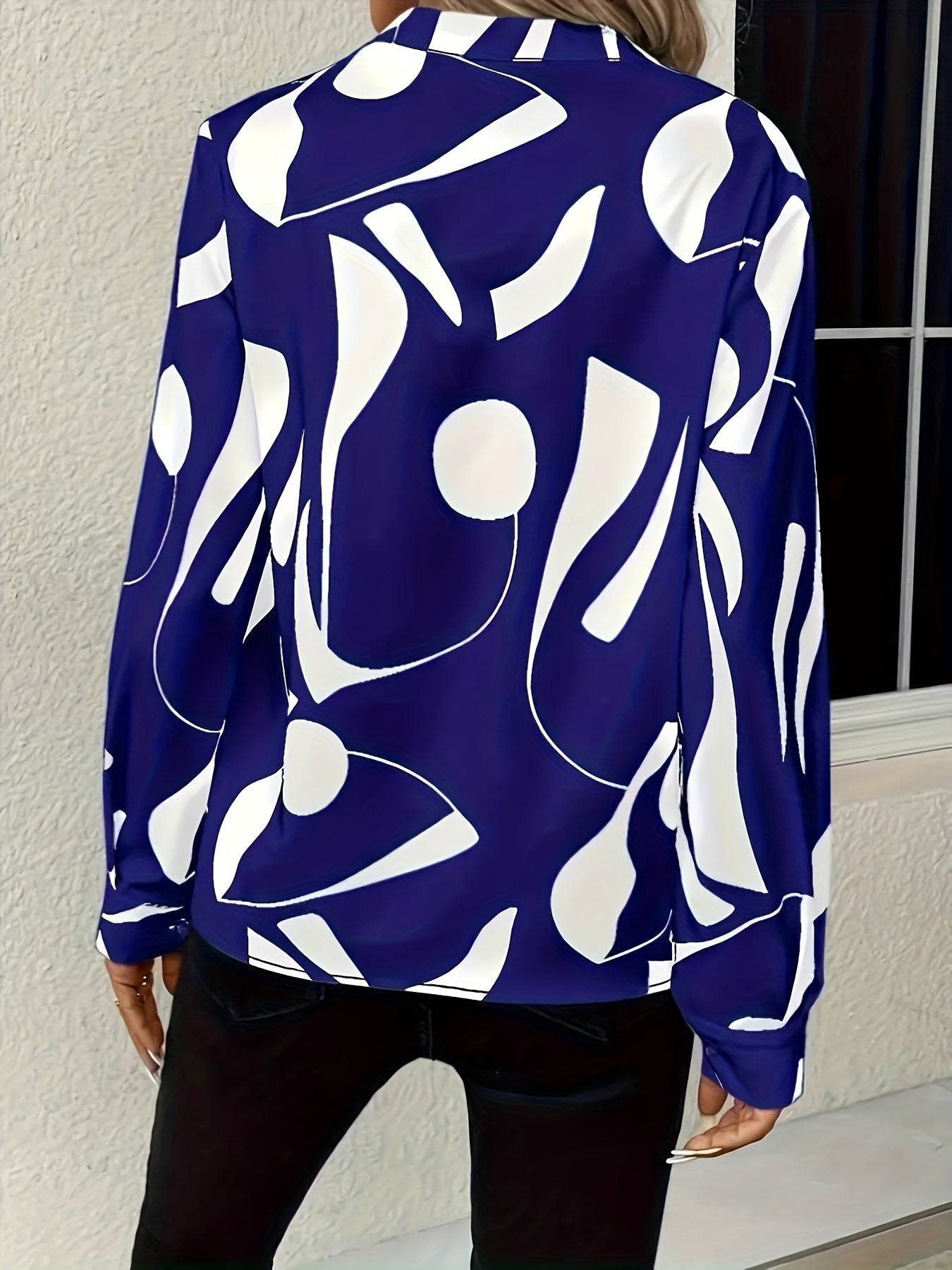 Geometrische V-Hals Blouse - Lange Splitmouwen & Strak Zoom