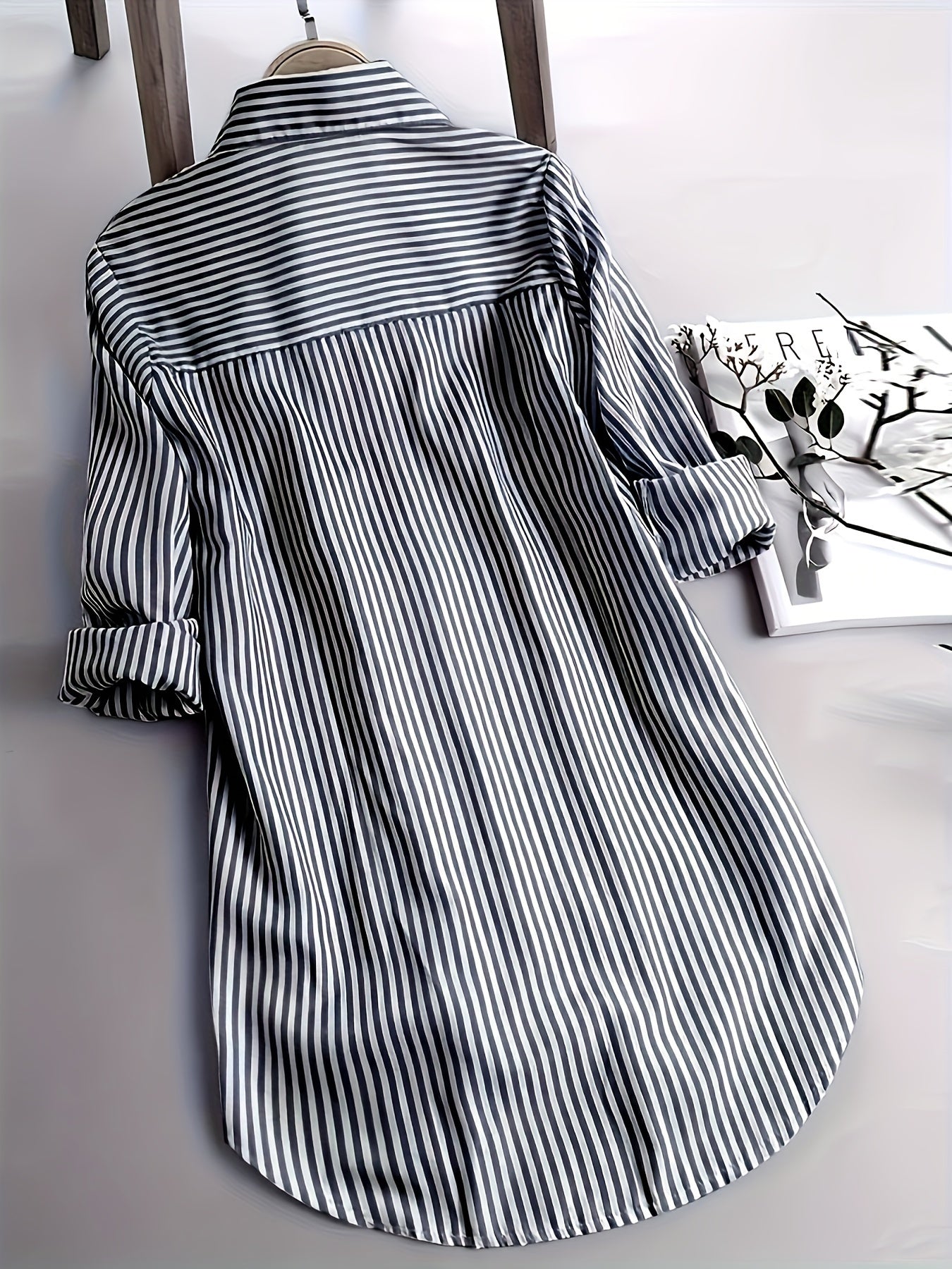 Gestreepte Shirt Met Knopen Vooraan - Curved Hem & Lange Mouwen