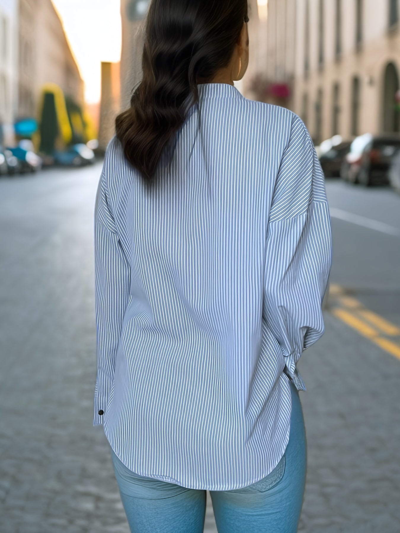 Gestreepte V-Hals Shirt - Lange Mouwen & Drop Shoulder Ontwerp