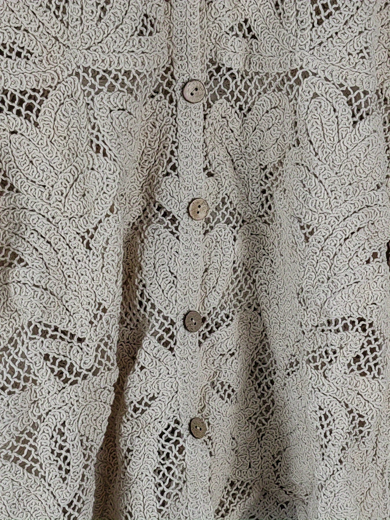 Guipure Kant Knopen Voorkant Shirt - Semi-Doorzichtig & Diepe V-Hals