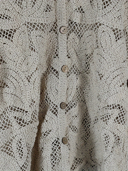 Guipure Kant Knopen Voorkant Shirt - Semi-Doorzichtig & Diepe V-Hals