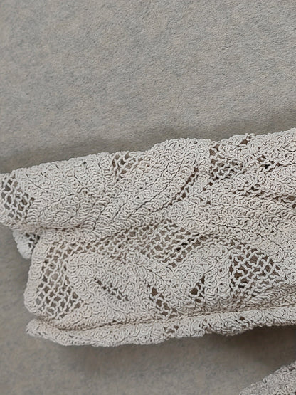 Guipure Kant Knopen Voorkant Shirt - Semi-Doorzichtig & Diepe V-Hals