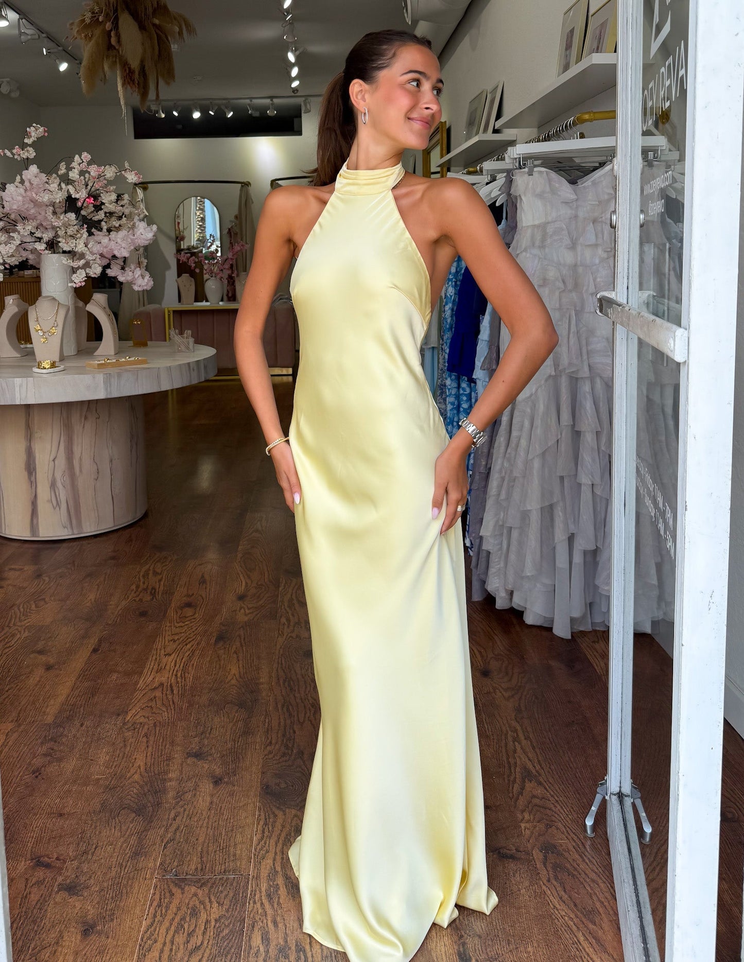 ZEYNEP | Elegante Satijnen Maxijurk met Halternek