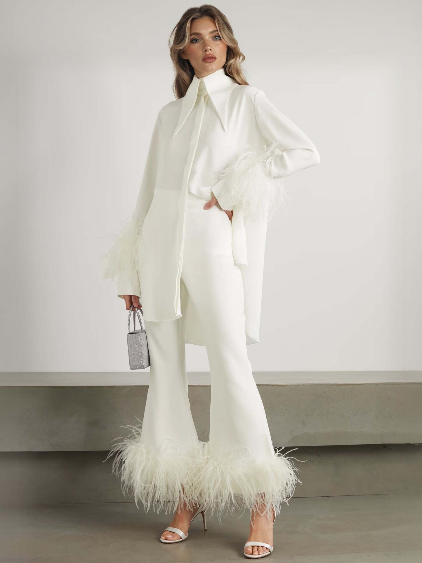Elegante Satijnen Shirt met Veerafwerking Twee-delige Set