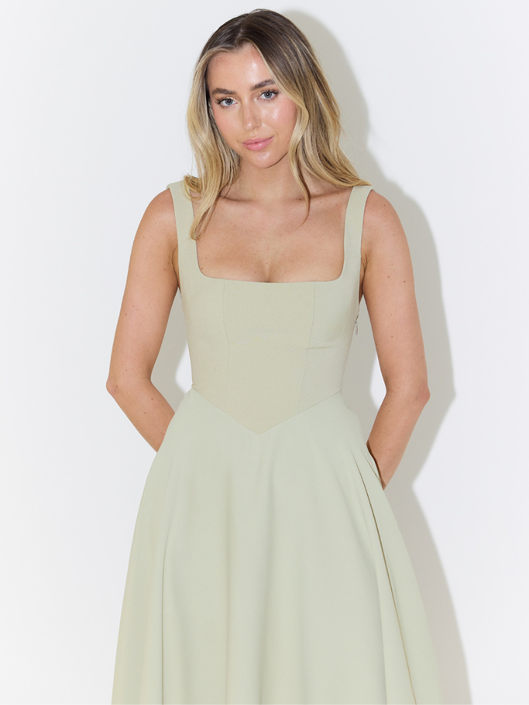 JULIA | Elegante Midi-jurk met vierkant decolleté