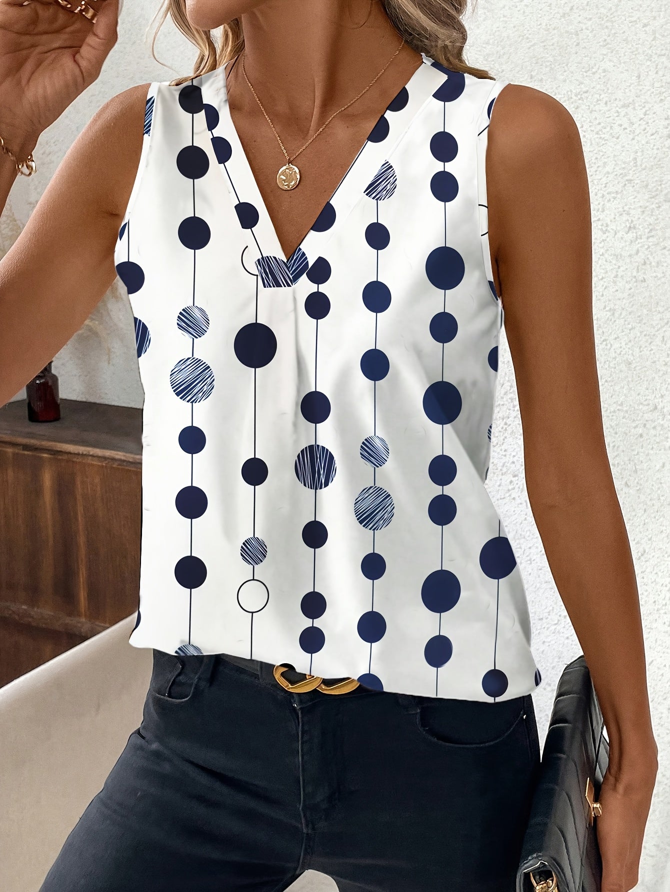 Polka Dot Mouwloze Blouse - V-Hals Ontwerp & Ruche Detail