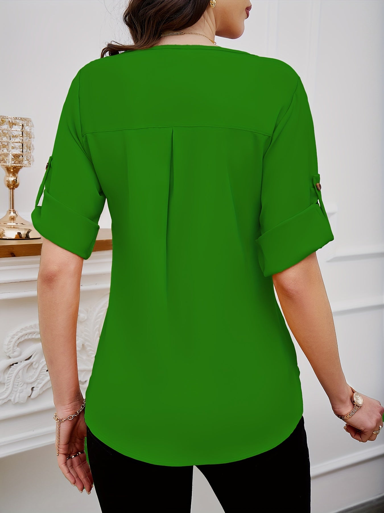 Ronde Hals Blouse - Plissé Voorkant & Korte Mouwen Ontwerp