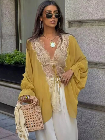 Elegante Kanten Blouse met Strikdetail en Transparante Mouwen