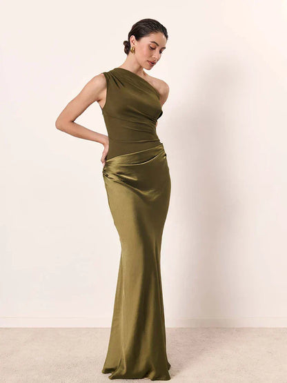 Amber™ – Een Schouder Satin Maxijurk