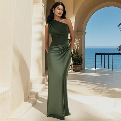 Amber™ – Een Schouder Satin Maxijurk