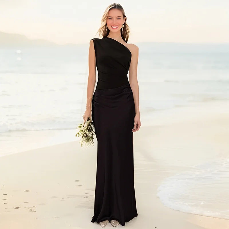 Amber™ – Een Schouder Satin Maxijurk