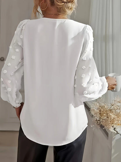 V-Hals Blouse - Stippeltextuur en Lantaenmouwen Design