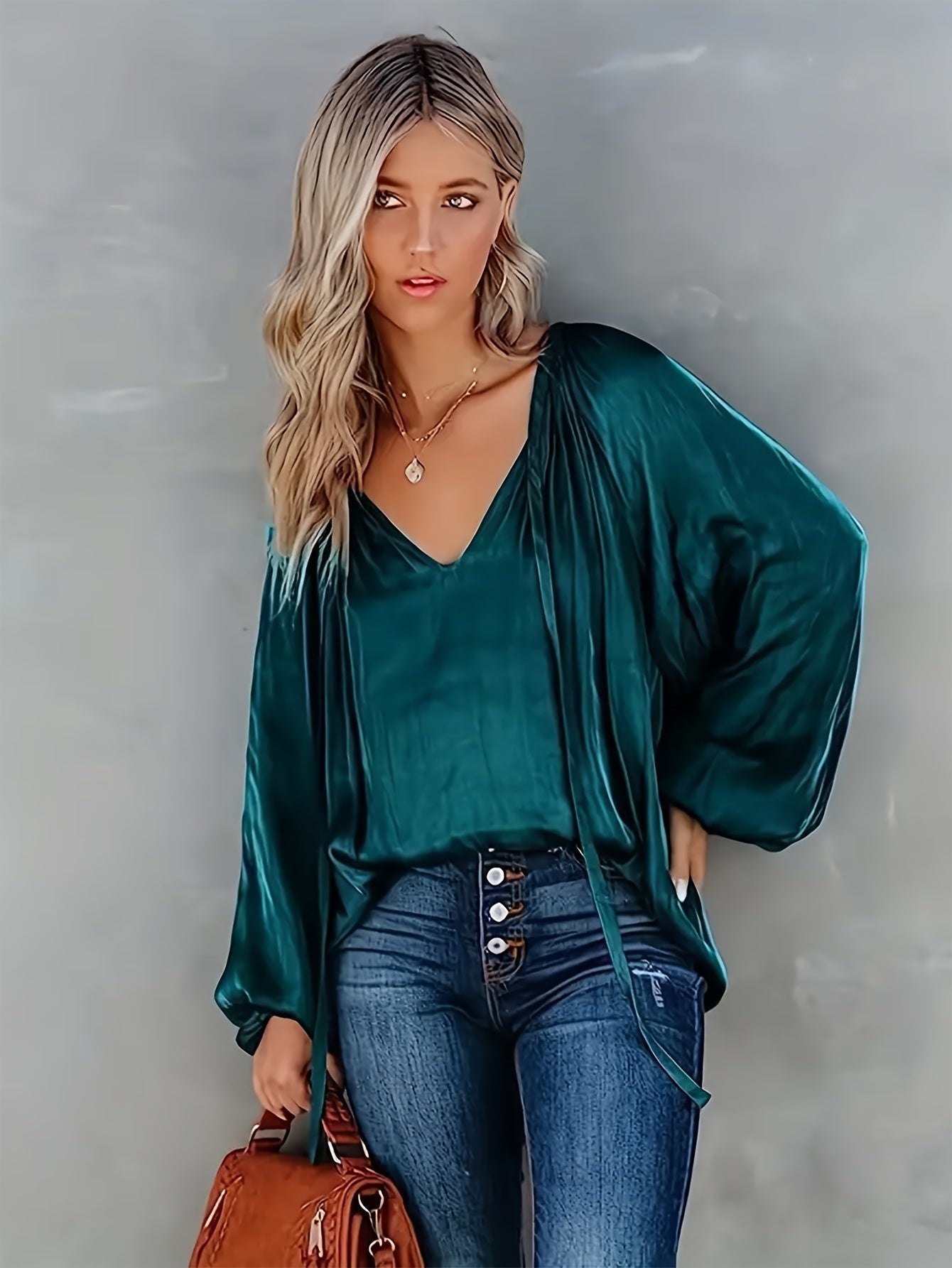 V-Hals Blouse met Strik - Lantaarnmouwen en Drapé Ontwerp