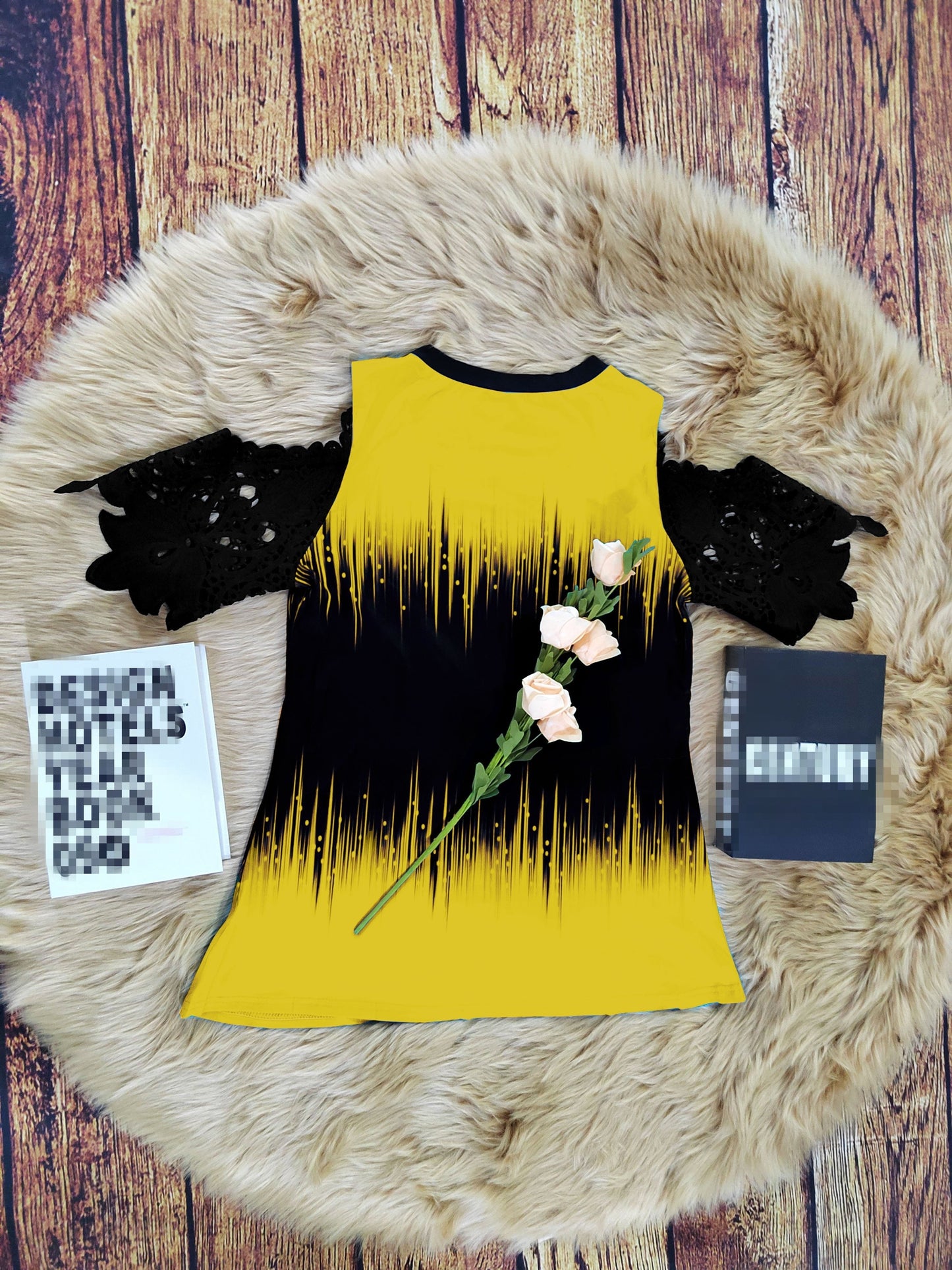 V-Hals T-Shirt - Kant Inzet Ontwerp & Korte Mouwen