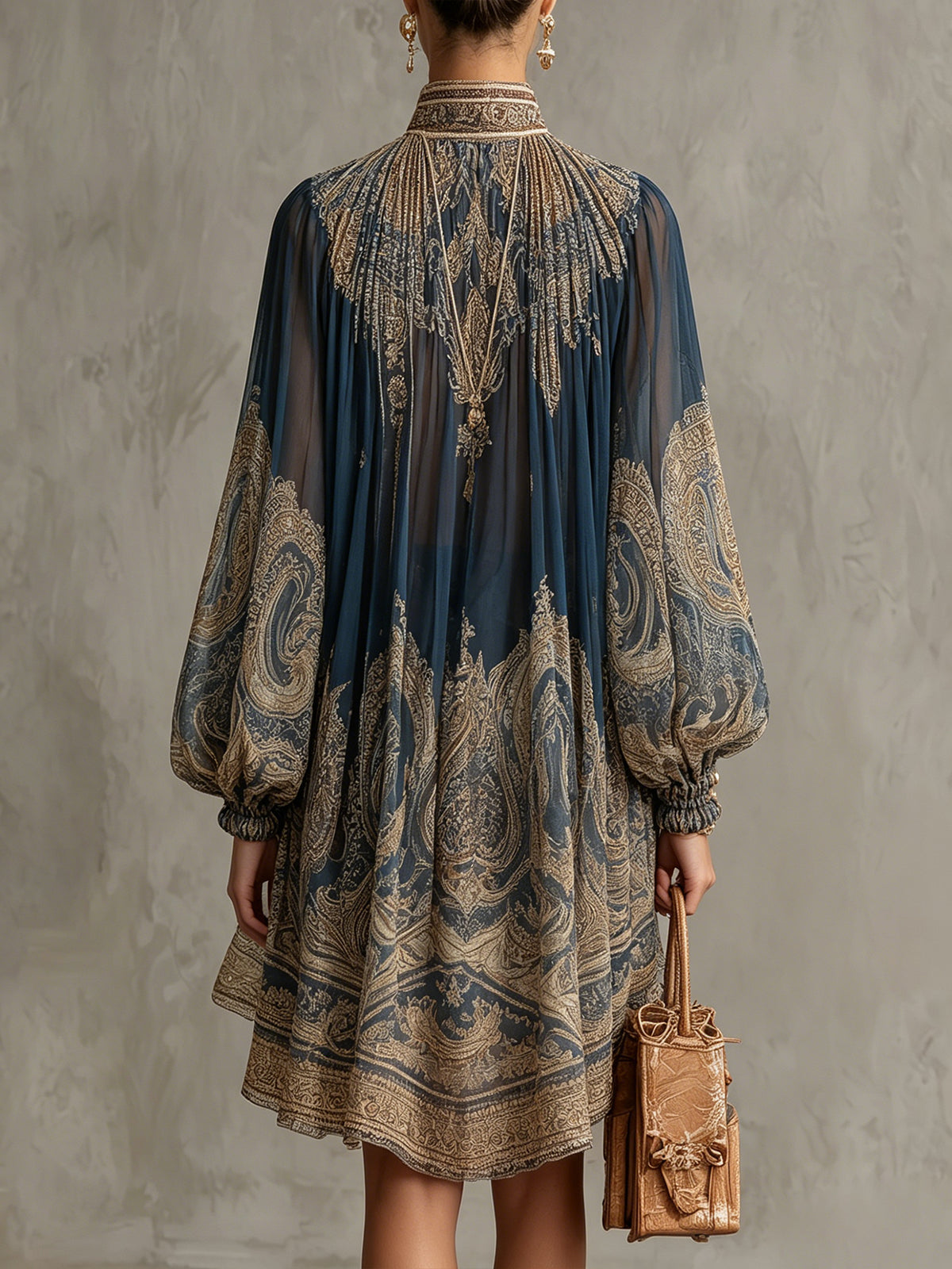 Marianna | Mini-jurkje van marineblauwe chiffon met goudkleurige barokprint