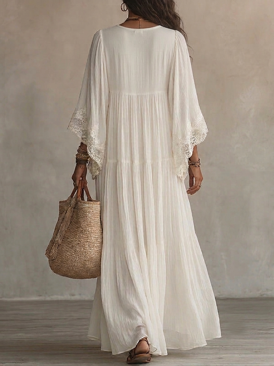 Celeste | Lange jurk van ivoorkleurig chiffon met vleermuismouwen en wit kant