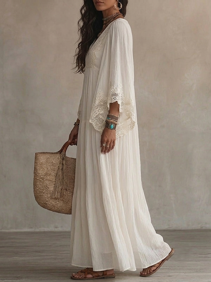 Celeste | Lange jurk van ivoorkleurig chiffon met vleermuismouwen en wit kant