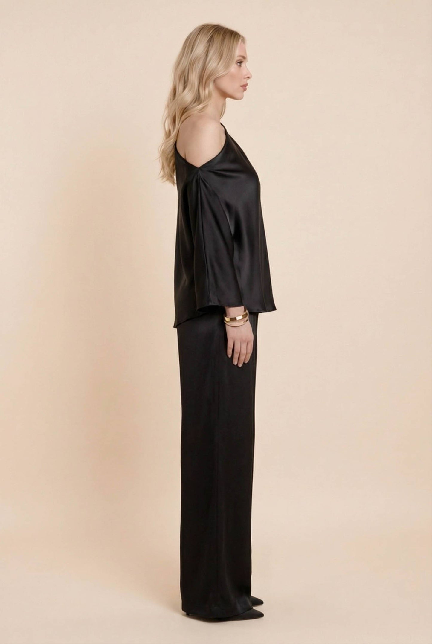 Off-Shoulder Asymmetrische Shirt En Wijde Pantalon Set