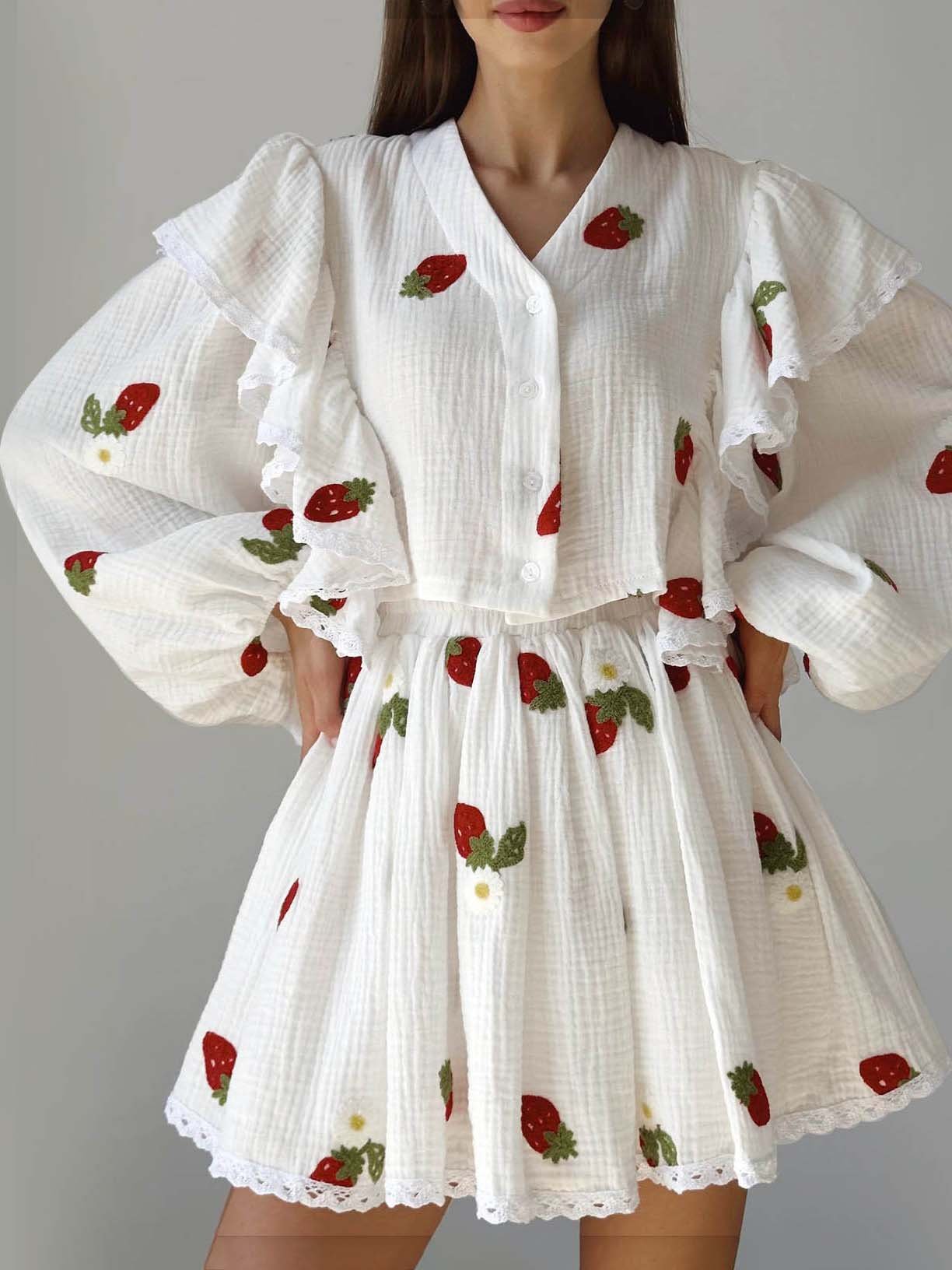 Casual tweedelige set met korte rok en ruches