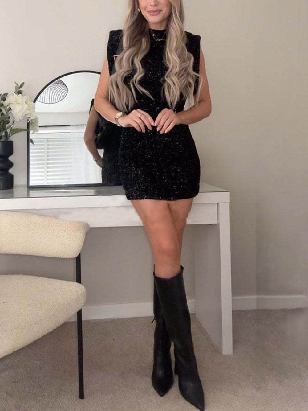 Sexy Vibes Pailletten Mini Jurk met Wijde Mouwen