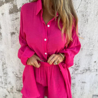 💖Nonchalante damesoutfit bestaande uit een blouse met lange mouwen en een korte broek✨