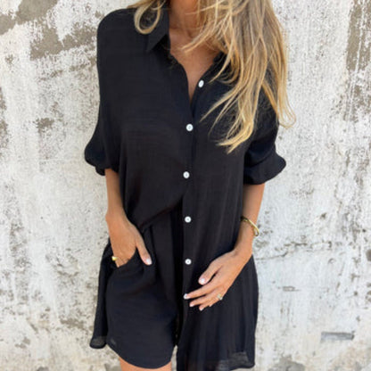 💖Nonchalante damesoutfit bestaande uit een blouse met lange mouwen en een korte broek✨