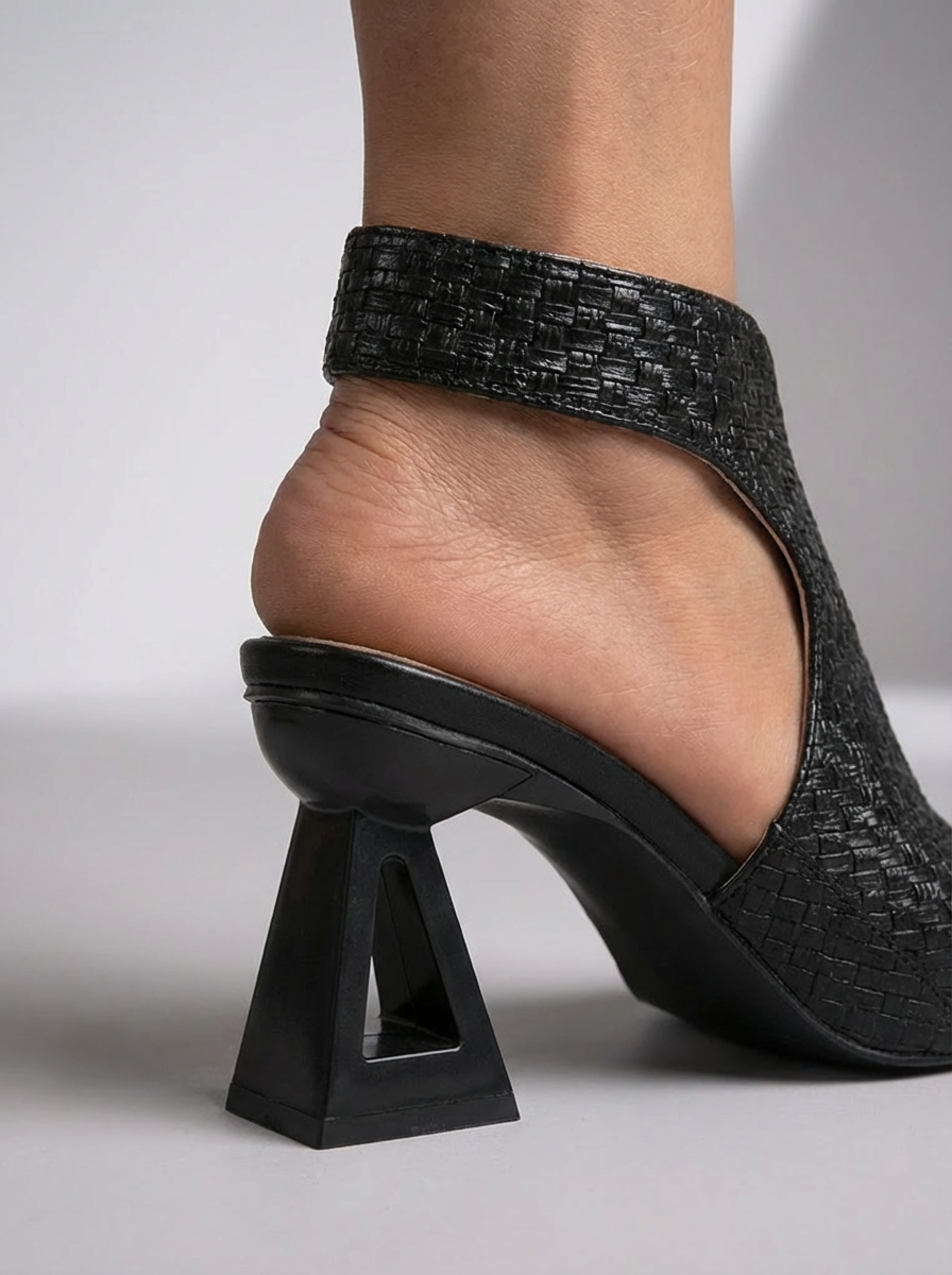 Aura – Elegante gevlochten sandalen.